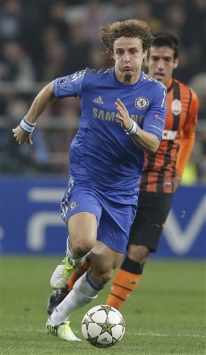 David Luiz em ação pelo Chelsea contra o Shakhtar (Foto: AP)