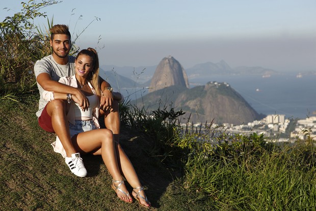 O casal de portugueses Daniel e Liliana posa para o EGO (Foto: Marcos Serra Lima / EGO)