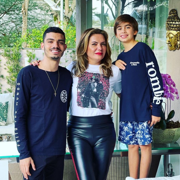 Mirian Martins com os filhos Henrique e Rodrigo (Foto: Reprodução/Instagram) Mirian Martins com os filhos Henrique e Rodrigo (Foto: Reprodução/Instagram)