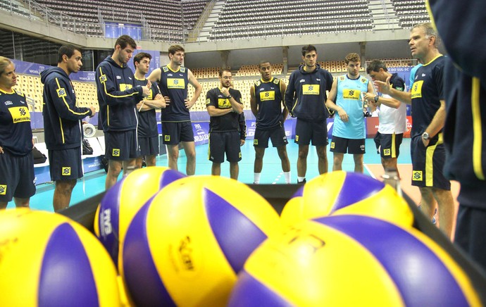 Bernardinho Treino Vôlei Brasil (Foto: Alexandre Arruda / CBV)