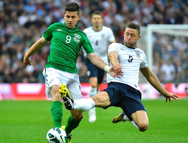 Gary Cahill jogo Inglaterra Irlanda (Foto: Reuters)