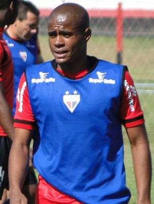 Eron, em treino do Atlético-GO (Foto: Sílvio Túlio / Atlético-GO)