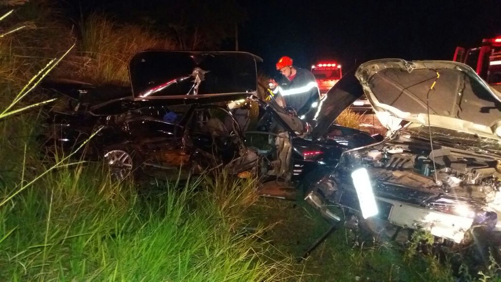 Duas pessoas ficaram feridas e uma morreu (Foto: Mariane Santos/TV Fronteira)