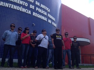 Servidores se concentraram na sede da Polícia Federal em Teresina (Foto: Gilcilene Araújo/G1)