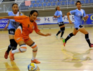 Caroline Anízia Lucélia Futsal Barateiro (Foto: Márcio Costódio / CBFS / Divulgação)