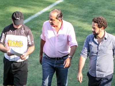 Levir Culpi, Alexandre Kalil e Daniel Nepomuceno na Cidade do Galo (Foto: Bruno Cantini)