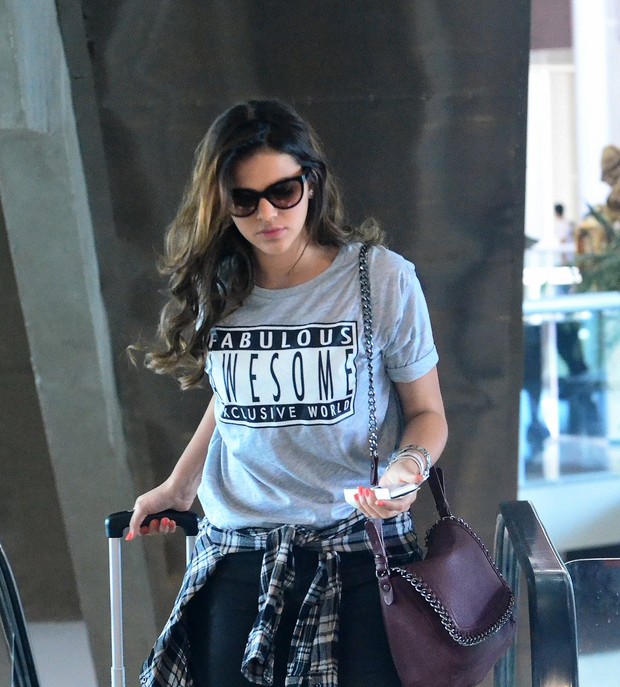 Bruna Marquezine no aeroporto (Foto: William Oda/ Ag. News)