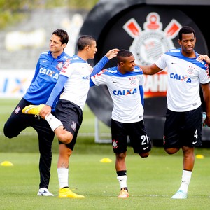 Perto de maratona fora, elenco espera melhora do Timão como visitante