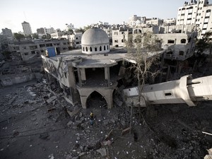 Mesquita foi destruída por bombardeio em Gaza nesta quarta-feira (30) (Foto: Mahmud Hams/AFP)