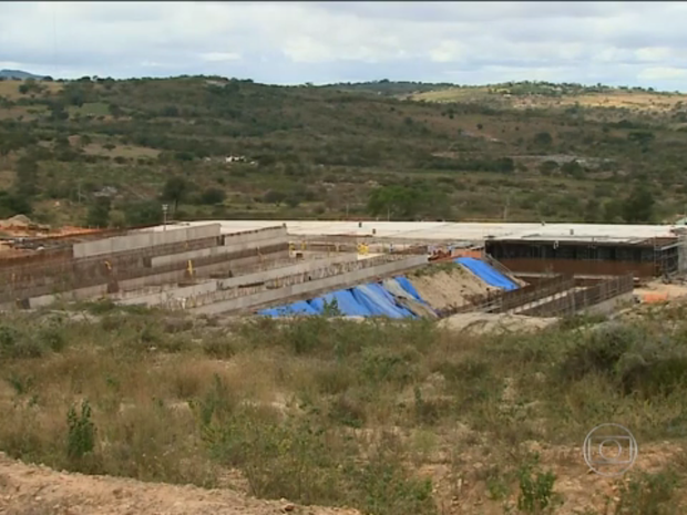 Fase iniciar da Adutora do Agreste está localizada em Arcoverde, no Sertão, e irá ampliar o abastecimento de água no Estado (Foto: Reprodução/TV Globo)