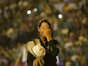 O Cavaleiro das Américas, Felipe Masetti Leite, chora ao entrar na Arena da Festa de Barretos (Foto: Érico Andrade/G1)