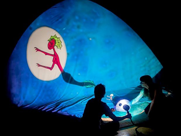 Cena de "Iara - O Encanto das águas", em cartaz no festival Cena Contemporânea, em Brasília (Foto: Diego Bresani/Divulgação) Cena de "Iara - O Encanto das águas", em cartaz no festival Cena Contemporânea, em Brasília (Foto: Diego Bresani/Divulgação)