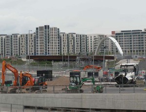 Obras nos arredores do Parque Olimpico de Londres (Foto: Cahê Mota)
