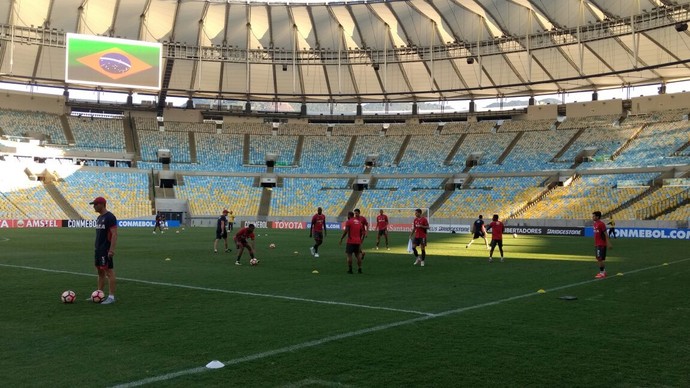 Atlético-PR treino Maracanã (Foto: Thiago Benevenutte)