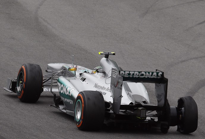 Hamilton pneu estourado GP Brasil  (Foto: AP)