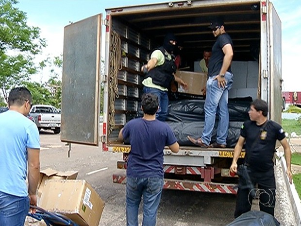 Drogas foram encontradas em caminhão-baú na capital (Foto: Reprodução/TV Anhanguera)