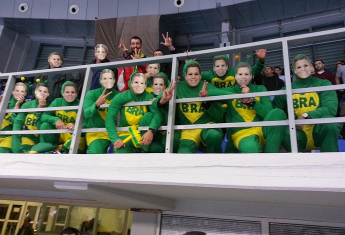 Chapolins com a máscara de Deonise, da seleção brasileira de handebol (Foto: MVP Sports)