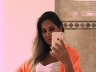 Mayra Cardi mostra barriga sarada em foto de lingerie e filosofa na web
