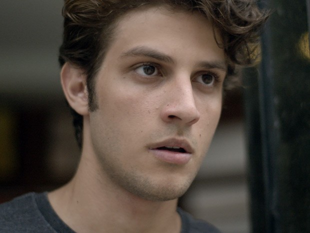 Rafael reconhece Helô (Foto: TV Globo)