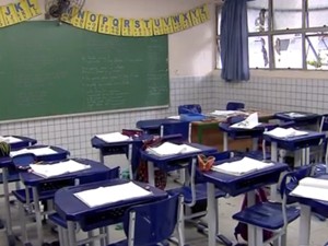 Sala de aula foi atingida após ventania em Cubatão (Foto: Reprodução/TV Tribuna)