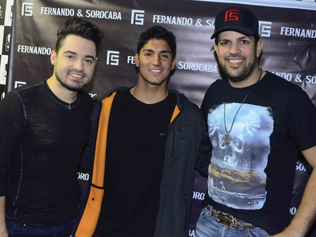 Gabriel Medina com Fernando e Sorocaba em show em São Paulo (Foto: Leo Franco/ Ag. News)