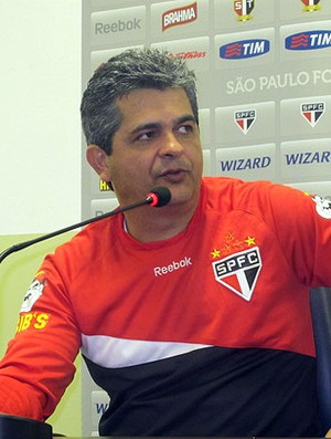 Ney Franco na coletiva, aqui na Arena Barueri (Foto: Marcelo Hazan / Globoesporte.com)