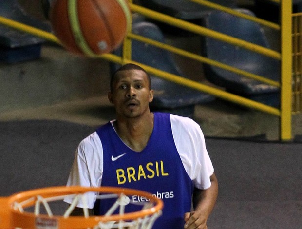 basquete Leandrinho treino da seleção (Foto: Gaspar Nóbrega / Inovafoto)