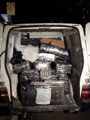 Maconha apreendida por policiais da Força Tática de Campinas, em Vinhedo (Foto: André Natale / EPTV)