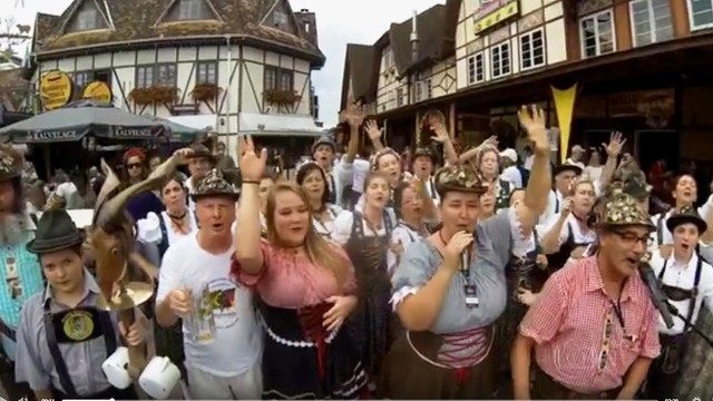 Oktoberfest anima multidões em Blumenau (Foto: Reprodução/Rede Globo)