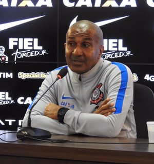 Cristóvão confia que Corinthians vá contratar um atacante: 