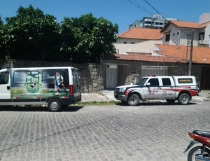 A polícia está na casa do jogador tentando colher informações sobre o caso (Foto: Silas Batista / Globoesporte.com/pb)
