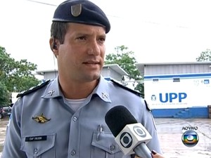 Comandante UPP de Manguinhos Gabriel Toledo  (Foto: Reprodução/ TV Globo)