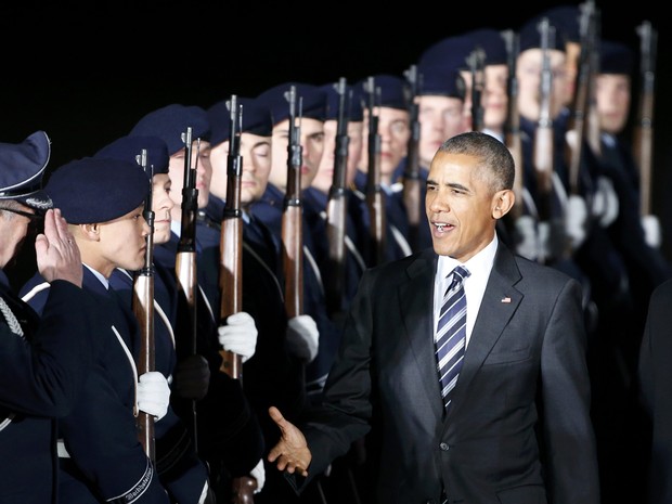 O presidente americano Barack Obama chega a Berlim (Foto: REUTERS/Fabrizio Bensch)