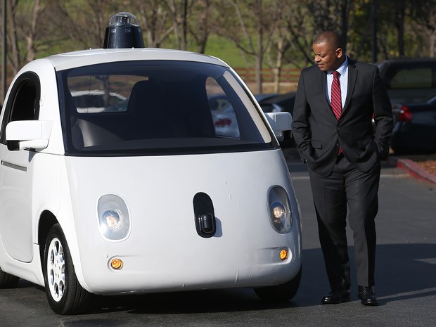 Carro elétrico do Google leva 2 pessoas (Foto: Justin Sullivan/Getty Images North America/AFP)