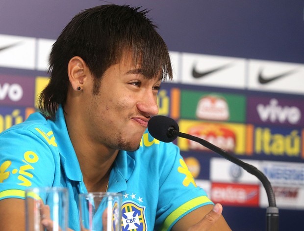 Neymar coletiva Seleção Brasileira (Foto: Mowa Press)