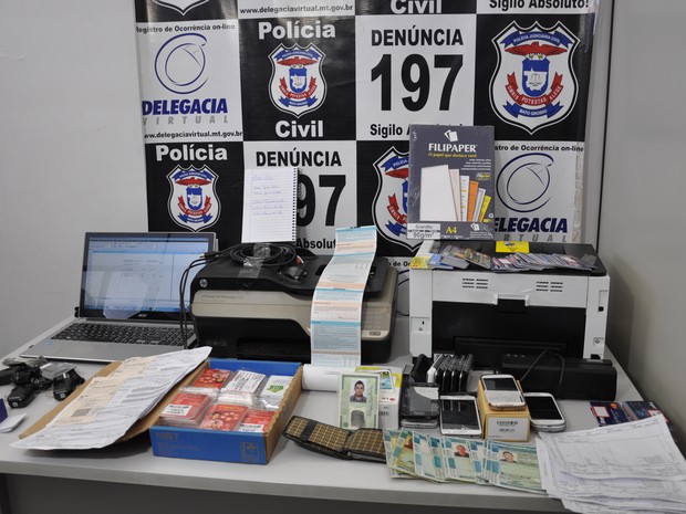 Derf prendeu oito integrantes de quadrilha que clonava cartÃµes e vendia produtos comprados na internet. (Foto: PolÃ­cia Civil-MT/Assessoria)