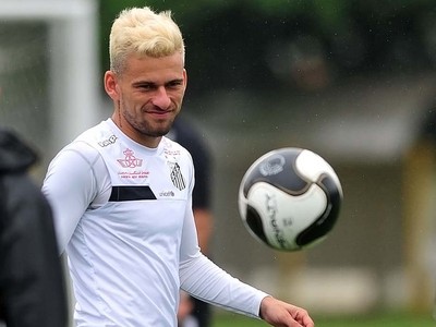Lucas Lima elogia Corinthians de Tite, mas alerta para 