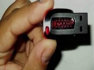 Pendrive traz mais de 100 músicas e outros itens de colecionador (Foto: Divulgação)