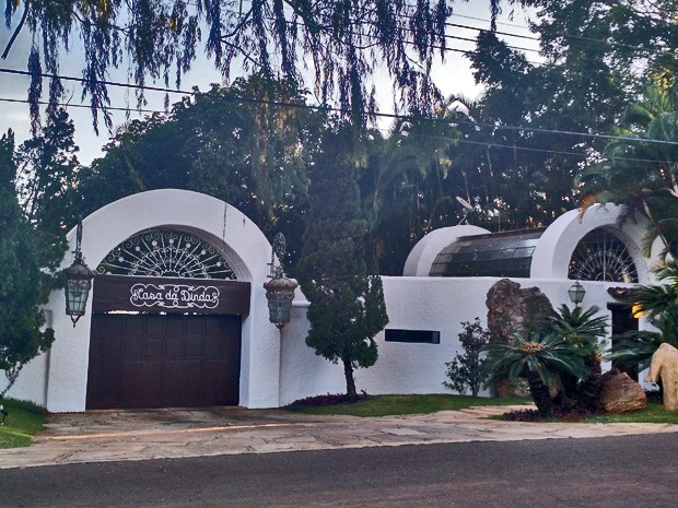 Entrada principal da Casa da Dinda, do senador Fernando Collor (Foto: Laís Alegretti/G1)