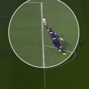 Edinho diz que Prass deveria ter sido expulso ao tocar bola fora da área