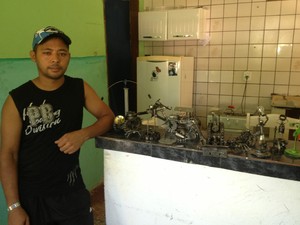  Peças de carros, motos e bicicletas são transformadas em briquedos (Foto: Jackson Félix/G1 RR)