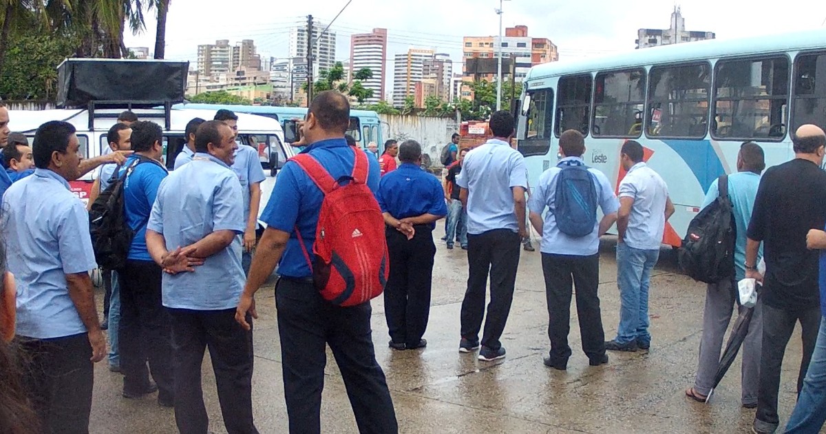 G1 Motoristas de ônibus param terminal do Papicu por uma hora em