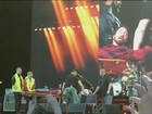 Após Dave Grohl quebrar a perna, Foo Fighters cancela shows na Europa