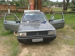 Homens esperavam em carro para cometer roubo (Foto: Polícia Militar Itajaí/Divulgação)