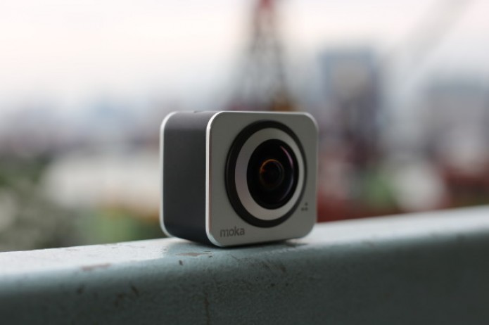 Pequena, leve e com duas lentes que gravam em 2K, essa é a Moka 360 (Foto: Divulgação/ Moka 360)
