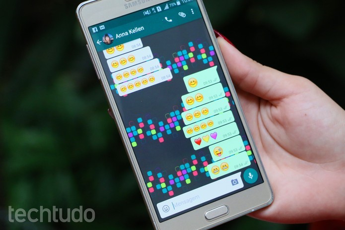 Emojis podem ser usados com diferentes tamanhos em conversas do WhatsApp Beta (Foto: Luciana Maline/TechTudo)