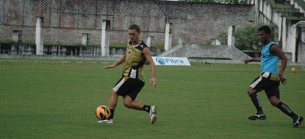 fausto, botafogo-pb, atacante do botafogo-pb, Série D, Campeonato Brasileiro, treino (Foto: Richardson Gray / Globoesporte.com/pb) fausto, botafogo-pb, atacante do botafogo-pb, Série D, Campeonato Brasileiro, treino (Foto: Richardson Gray / Globoesporte.com/pb)