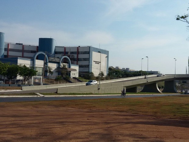 Trnsito foi liberado em viaduto nesta quinta-feira (Foto: Luiz Gonzaga/ TVCA)