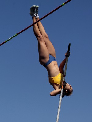 Sara Santos salto com vara atletismo (Foto: Agência Luz/BM&FBOVESPA)