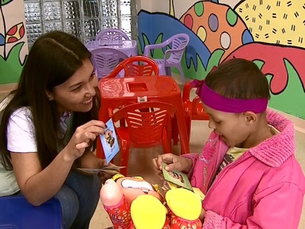 Campanha alerta para a prevenção do câncer em crianças e adolescentes em Passos (Foto: Reprodução EPTV) Campanha alerta para a prevenção do câncer em crianças e adolescentes em Passos (Foto: Reprodução EPTV)
